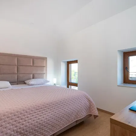 Ferienhaus 2 Bedroom Luxurious In