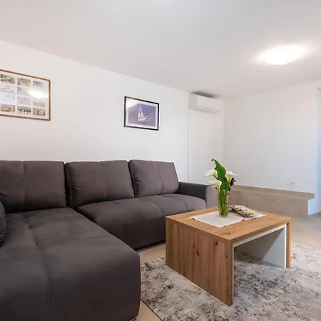 Amazing In With Kitchen * Slivnica