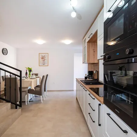 2 Bedroom Luxurious In Ferienhaus Slivnica