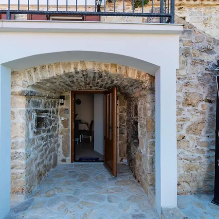 Ferienhaus 2 Bedroom Luxurious In