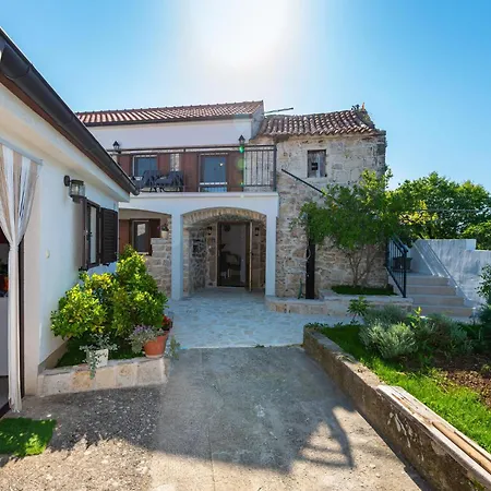 2 Bedroom Luxurious In Slivnica